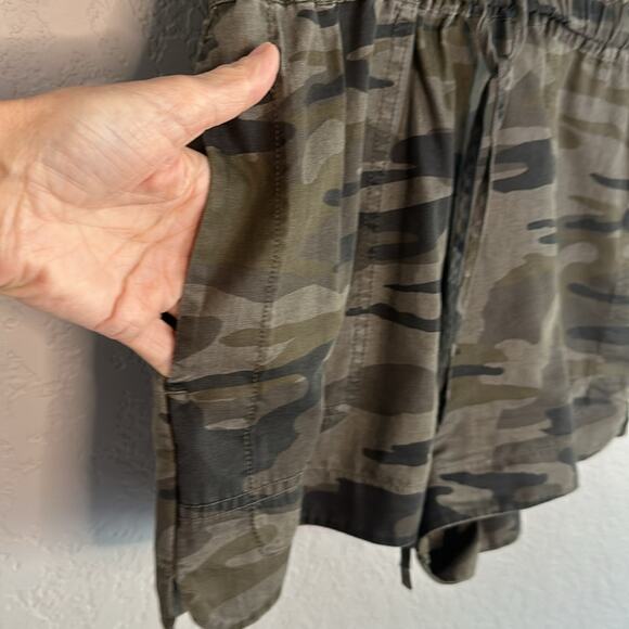 Express Camo Romper Jumpsuit Shorts Button Up Lyocell Worksuit Vacation Summer - Picture 5 of 7